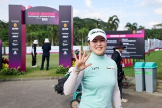 Pegolf Korea Selatan, Kim Seoyoon2, tampil nyaris tanpa cela untuk mengambil alih pucuk klasemen sekaligus mengirim sinyal kuat menuju putaran penentuan, Minggu (1/2).