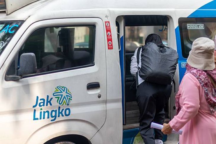 Ilustrasi, Aksi tak pantas sopir JakLingko memaki penumpang perempuan terekam kamera dan viral. Foto: Istock @fadfebrian