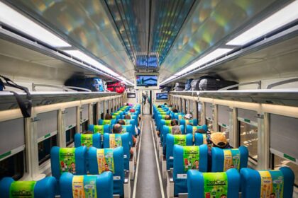 Ilustrasi, Interior gerbong kereta eksekutif Lodaya terlihat nyaman dan cukup mewah. Foto: Istcok @Sony Herdiana
