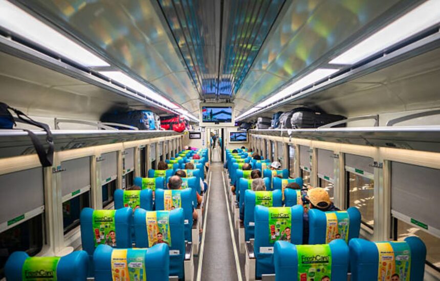 Ilustrasi, Interior gerbong kereta eksekutif Lodaya terlihat nyaman dan cukup mewah. Foto: Istcok @Sony Herdiana