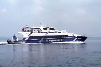 Kapal cepat Dishub DKI Jakarta kembali beroperasi melayani rute Muara Angke–Kepulauan Seribu setelah sempat dihentikan akibat cuaca buruk. Tiga lintasan telah mengantongi izin berlayar, sementara rute ke Pulau Sabira masih ditutup. Foto: Tangkap layar TikTok @syifasevilaa