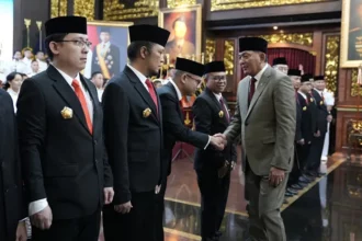 Menhan Sjafrie Samsoeddin saat melantik 12 Anggota Dewan Pertahanan Nasional. Foto : Ist