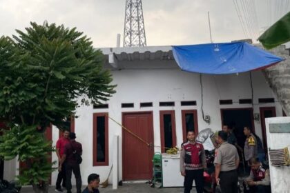 Suasana rumah kontrakan di Tanjung Priok usai empat anggota keluarga keracunan tiga meninggal dunia dan satu korban kritis. Polisi masih menyelidiki dugaan keracunan makanan. Foto: IG @jakut.info