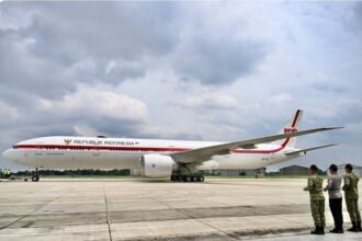 Pesawat Kepresidenan saat bertolak dari Halim menuju Inggris. Foto : Ist