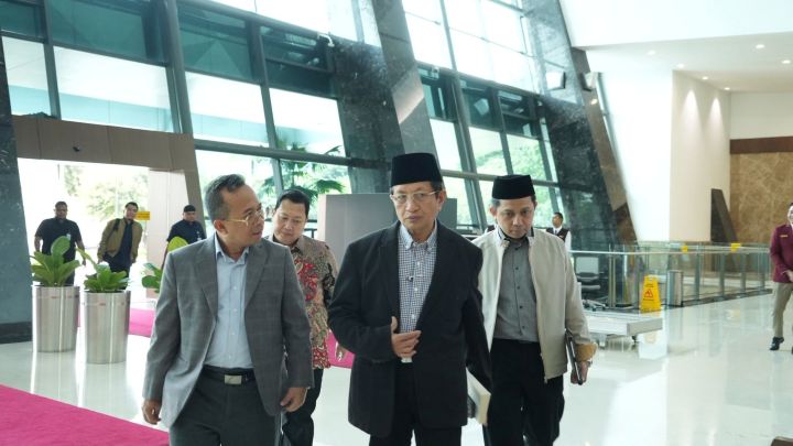 Menag Nasaruddin Umar sebelum keberangkatan ke Mesir di Bandara Soekarno-Hatta Tangerang, Minggu (18/1/2026).