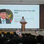 Menko Polkam Djamari Chaniago saat membuka kegiatan BSSN Executive Town Hall 2026 di Depok, Jawa Barat, Senin (19/1/2026). Foto: Kemenpolkam