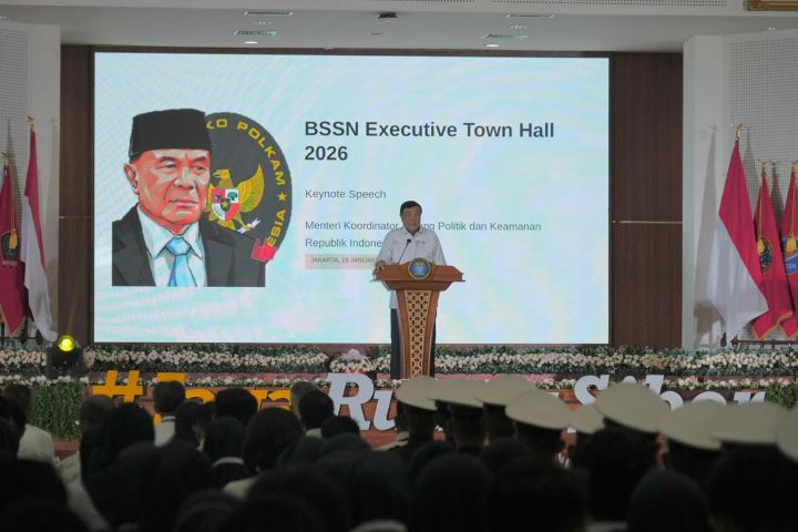 Menko Polkam Djamari Chaniago saat membuka kegiatan BSSN Executive Town Hall 2026 di Depok, Jawa Barat, Senin (19/1/2026). Foto: Kemenpolkam
