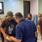 Penyerahan Donasi Pakaian Layak Pakai dari Program CSR Thrift & Give dalam Rangka HUT ke-15 Nuon kepada Clothes for Charity di Jakarta Rabu, (17/12). Foto: Telkom Indonesia