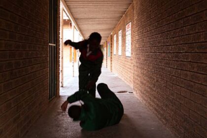 Ilustrasi, Tak terima ditegur saat diduga mencuri, pemuda di Bandung aniaya lansia hingga meninggal dunia. Pelaku kini diamankan polis. Foto: Istock @GeorgiaCourt