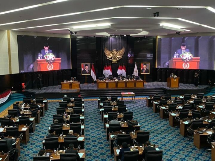 Rapat paripurna pengesahan dua Raperda oleh DPRD DKI Jakarta.(foto istimewa)