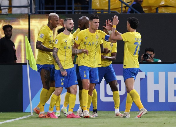Ronaldo cs melakukan selebrasi usai Al Nassr menang 3-2 dari Al Shabab. Foto : Ist