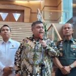 Kepala Badan Pemeriksaan Keuangan dan Pembangunan (BPKP), M Yusuf Ateh bersama Kabareskrim Polri, Komjen Syahardiantono, Kepala Staf Umum Ricard Taruli, Jaksa Agung Muda Pidana Khusus (Jampidsus), Febrie Adriansyah dan Juru Bicara Satgas PKH, Barita Simanjuntak, serta stakeholder lain, dalam konfrensi pers terkait Pengawasan Hutan Indonesia di Gedung BPKP Jakarta, Rabu (14/1/2026). Foto: Joesvicar Iqbal/ipol.id