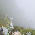 Serpihan pesawat ATR-500 ditemukan di Puncak Bukit Bulusaraung, Kabupaten Pangkep, Sulawesi Selatan. Foto : Ist