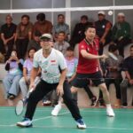 Wamenpora Taufik Hidayat bermain saat peresmian renovasi Gedung Bulu Tangkis Kemendikdasmen di Senayan. (Foto:raiky/kemenpora.go.id)