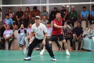 Wamenpora Taufik Hidayat bermain saat peresmian renovasi Gedung Bulu Tangkis Kemendikdasmen di Senayan. (Foto:raiky/kemenpora.go.id)