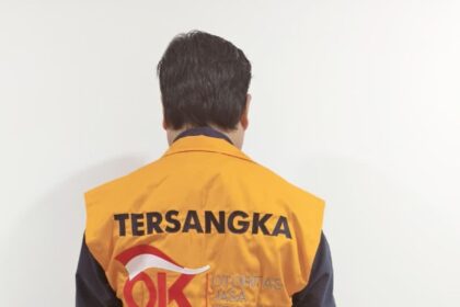 Tersangka YS selaku Direktur Utama sekaligus pemegang saham perusahaan PT Crowde Membangun Bangsa. Foto: OJK