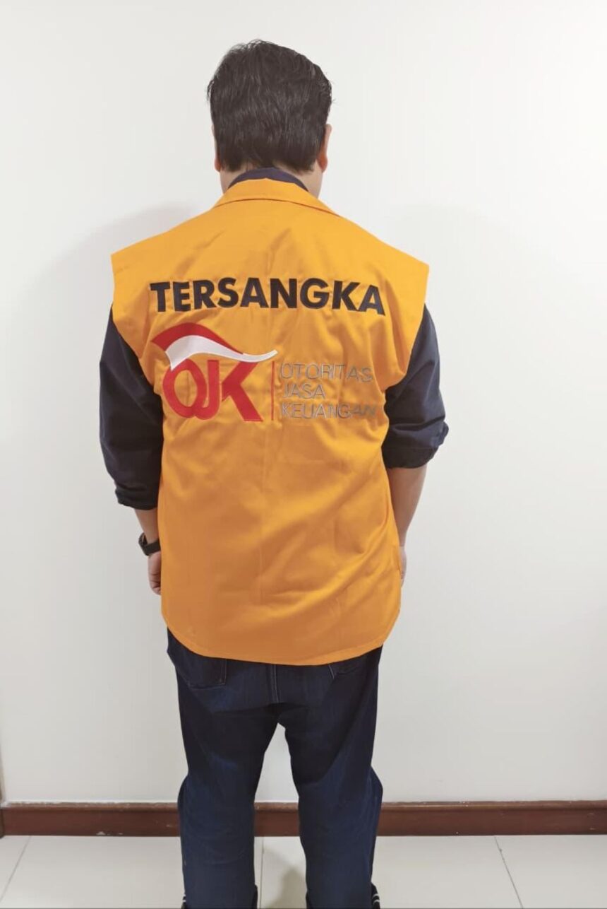 Tersangka YS selaku Direktur Utama sekaligus pemegang saham perusahaan PT Crowde Membangun Bangsa. Foto: OJK