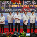 Menteri Koordinator Bidang Perekonomian Airlangga Hartarto menyampaikan keterangan pers terkait Paket Stimulus Ekonomi 1-2026 menjelang bulan Ramadan dan libur Idulfitri 2026 di Stasiun Gambir, Jakarta, Selasa (10/2/2026). Foto: BMPI Setpres