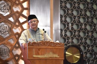 Menteri Abdul Mu'ti saat memberi tausyiah ramadan di Masjid Istiqlal Jakarta. Foto: Dok Humas