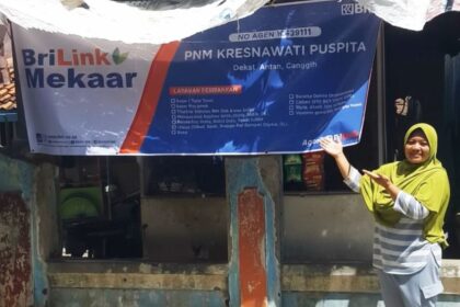 Melalui ekosistem Holding Ultra Mikro, PT PNM bersama BRI membuka jalan bagi nasabah PNM Mekaar untuk tumbuh, berkembang, hingga naik kelas ke pembiayaan yang lebih besar. Foto: PNM