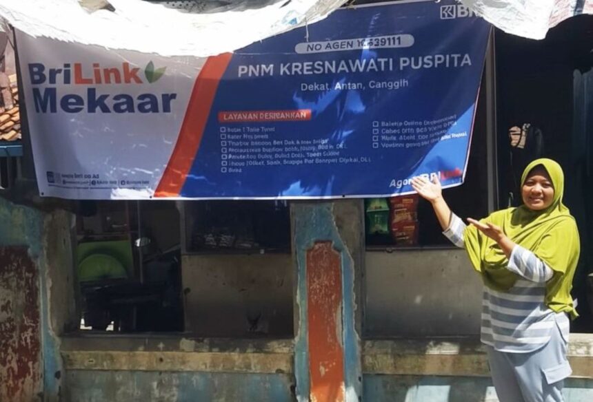 Melalui ekosistem Holding Ultra Mikro, PT PNM bersama BRI membuka jalan bagi nasabah PNM Mekaar untuk tumbuh, berkembang, hingga naik kelas ke pembiayaan yang lebih besar. Foto: PNM