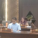 Anggota Komisi B DPRD DKI Jakarta, Nurafni Sajim saat rapat kerja dengan PD Pasar Jaya.(Foto Sofian/ipol.id)