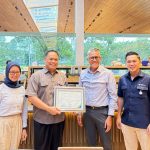 KEMITRAAN: Kakacab BPJS Ketenagakerjaan Jakarta Plaza BPJamsostek Ramdani (kedua dari kiri) dalam salah satu kegiatan CRM. Foto: BPJS Ketenagakerjaan