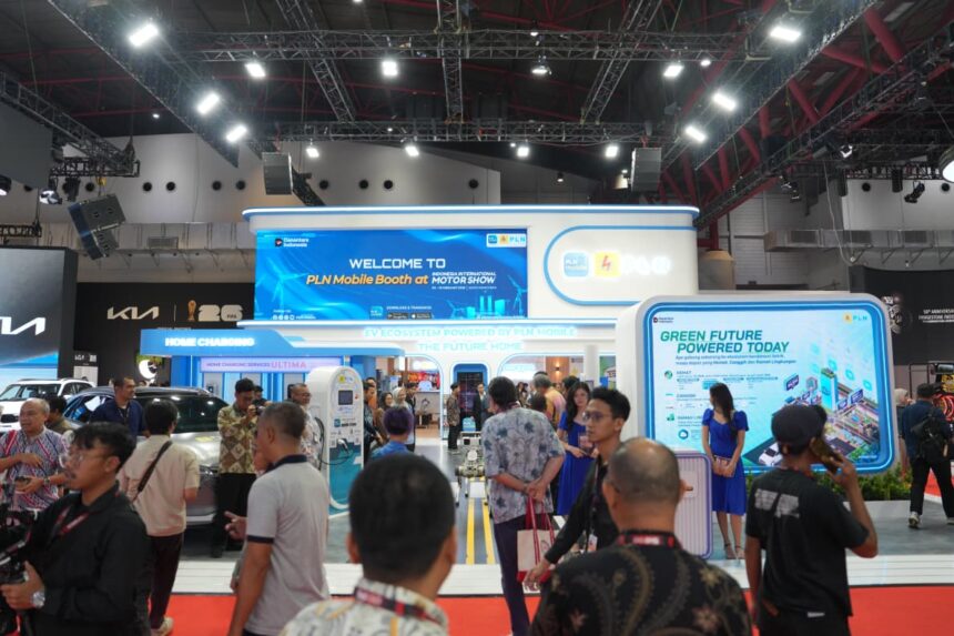 Tampilan booth PLN pada IIMS 2026 yang menyajikan beragam layanan khusus bagi ekosistem kendaraan listrik. Foto: Dok PLN
