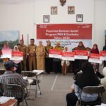 Penerima Bantuan Sosial Program PKH dan Sembako Tahun 2025, Kabupaten Kendal, Provinsi Jawa Tengah. Foto: Dok Bank Mandiri