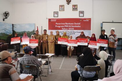 Penerima Bantuan Sosial Program PKH dan Sembako Tahun 2025, Kabupaten Kendal, Provinsi Jawa Tengah. Foto: Dok Bank Mandiri