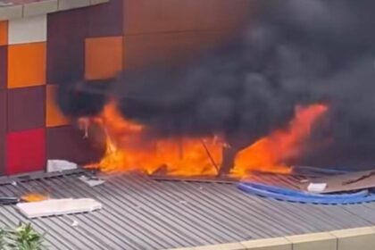 Mal Ciputra Cibubur kebakaran, Selasa (17/2/2026). Foto: Tangkapan layar TikTok @infojakarta.co.id