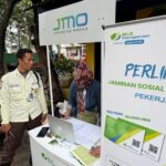 BPJS Ketenagakerjaan Jakarta Pluit membuka layanan open booth di Pasar Muara Angke, Jakarta Utara. Foto: Ist