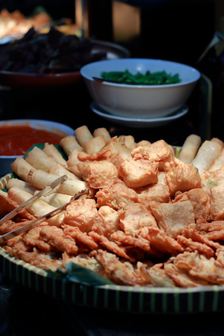 Aryaduta Menteng sajikan sederet menu iftar Ramadan dengan menggandeng salah satu maestro kuliner Indonesia paling berpengaruh, Chef William Wongso. (ipol.id/Alidrian Fahwi).
