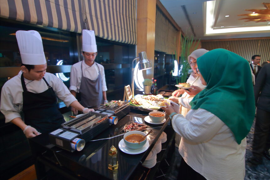 Aryaduta Menteng sajikan sederet menu iftar Ramadan dengan menggandeng salah satu maestro kuliner Indonesia paling berpengaruh, Chef William Wongso. (ipol.id/Alidrian Fahwi).