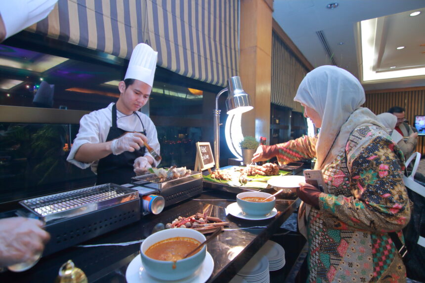 Aryaduta Menteng sajikan sederet menu iftar Ramadan dengan menggandeng salah satu maestro kuliner Indonesia paling berpengaruh, Chef William Wongso. (ipol.id/Alidrian Fahwi).