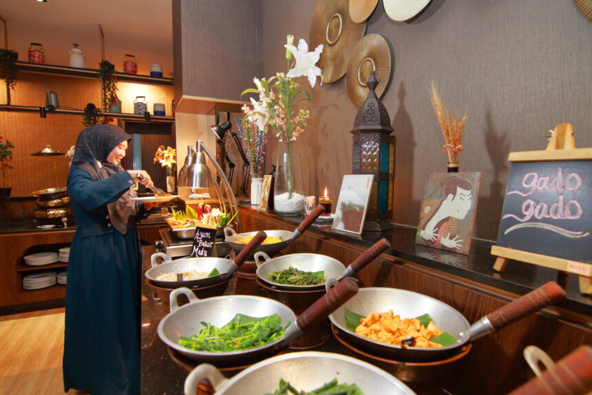 Aneka hidangan iftar Ramadan di Luminor Hotel Jakarta Kota. (Alidrian Fahwi/ipol.id).
