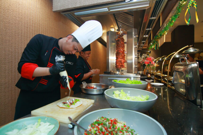 Aneka hidangan iftar Ramadan di Luminor Hotel Jakarta Kota. (Alidrian Fahwi/ipol.id).