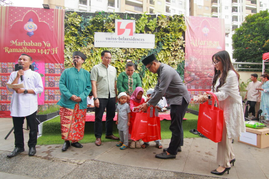 Penyerahan santunan. (Alidrian Fahwi/ipol.id).