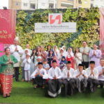 Manajemen Swiss-Belresidences Rasuna Epicentrum bersama adik-adik Yatim Piatu Nurul Iman Jafariah. (Alidrian Fahwi/ipol.id).