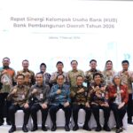 Kepala Eksekutif Pengawas Perbankan OJK, Dian Ediana Rae, dalam pertemuan dengan Direktur Utama dan Anggota Dewan Komisaris Bank Induk, Pelaksana Perusahaan Induk, serta seluruh Bank Anggota KUB BPD yang diselenggarakan di Gedung A.A. Maramis, Jakarta, Selasa (3/2).