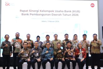 Kepala Eksekutif Pengawas Perbankan OJK, Dian Ediana Rae, dalam pertemuan dengan Direktur Utama dan Anggota Dewan Komisaris Bank Induk, Pelaksana Perusahaan Induk, serta seluruh Bank Anggota KUB BPD yang diselenggarakan di Gedung A.A. Maramis, Jakarta, Selasa (3/2).