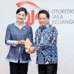 Direktur Utama PT Bank Rakyat Indonesia (Persero) Tbk Hery Gunardi bersama Ketua Dewan Komisioner Otoritas Jasa Keuangan Friderica Widyasari Dewi dalam acara Economic Outlook 2026 yang diselenggarakan oleh Otoritas Jasa Keuangan pada Kamis (19/2). Foto: Dok BRI