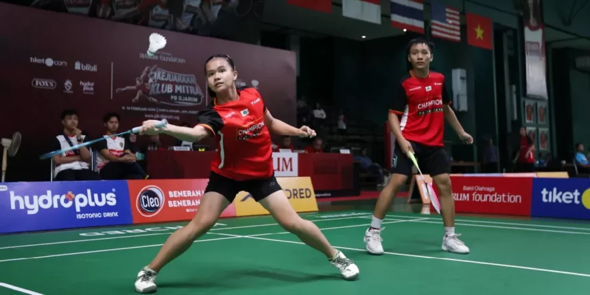 Ganda campuran Jonathan Samuel Daloma/Karla Nelvina Telaumbanua membuka keunggulan PB Gading Jaya melawan PB Champion Magelang di pertandingan final Kejuaraan Klub Mitra PB Djarum 2026 kategori beregu campuran U-15 yang berlangsung di GOR Djarum, Jati, Kudus, Jawa Tengah, Sabtu (14/2).