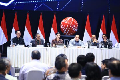 Pjs Ketua Dewan Komisioner OJK, Friderica Widyasari Dewi dalam Dialog Pasar Modal yang digelar di Main Hall Bursa Efek Indonesia, Jakarta, Minggu (1/2/2026).Foto: OJK