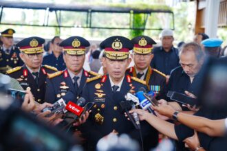 Kapolri Jenderal Listyo Sigit Prabowo dan para petinggi Polri serta jajaran saat menghadiri prosesi pemakaman Meriyati Hoegeng atau Eyang Meri, istri mantan Kapolri Jenderal (Purn) Hoegeng Iman Santoso di Taman Pemakaman Bukan Umum (TPBU) Giritama, Tonjong, Bogor, Jawa Barat, Rabu (4/2/2026). Foto: Ist