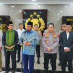 Kapolri Jenderal Listyo Sigit Prabowo saat menerima audiensi pengurus DPP Majelis Ulama Indonesia (MUI) periode 2025-2030 di Mabes Polri, Jakarta Selatan, Kamis (5/2/2026). Dihadiri oleh Nusron Wahid Menteri ATR selaku Ketua DPP MUI Bidang Penanggulangan Bencana. Foto: Ist