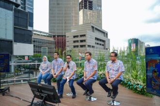 Direktur Utama Transjakarta, Welfizon Yuza, dan jajaran petinggi Transjakarta, dalam catatan akhir tahun 2025. Transjakarta tengah mencetak rekor pencapaian efisiensi subsidi yang signifikan, Jumat (6/2/2026). Foto: Ist