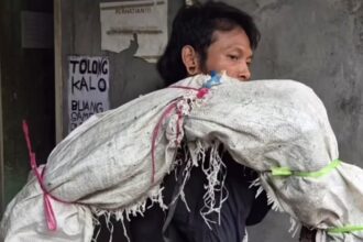 Rekaman CCTV di Tambora sempat bikin panik. Karung besar yang dikira mayat ternyata berisi biawak hidup. Foto: Tangkap layar IG @kabarciledug