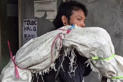 Rekaman CCTV di Tambora sempat bikin panik. Karung besar yang dikira mayat ternyata berisi biawak hidup. Foto: Tangkap layar IG @kabarciledug