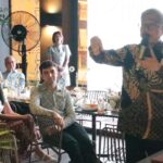 Suasana hangat dah kebersamaan mewarnai Acara syukuran pernikahan pecatur putri Indonesia Grand (WGM) Master Wanita Irene Kharisma Sukandar dengan IM Eric Rosen.